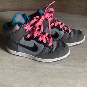 Girl’s 2Y Nike Shoes